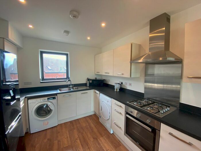 2 Bedroom Flat To Rent In Mercator Close, Southampton, SO16