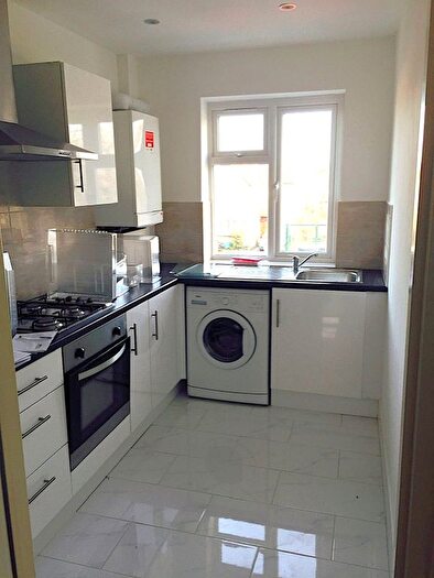 3 Bedroom Flat To Rent In Greenford, UB6