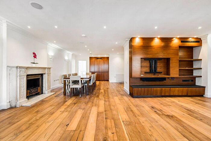 3 Bedroom Flat To Rent In Gloucester Place, Marylebone, London, W1U