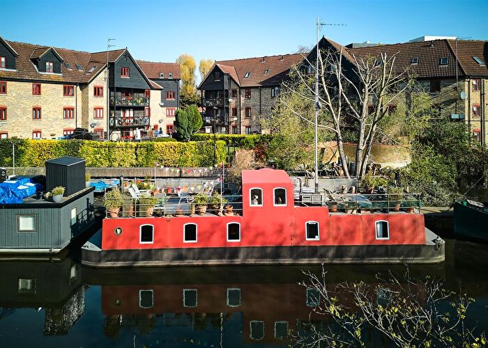 2 Bedroom Houseboat For Sale In Ham Wharf, Brentford, TW8