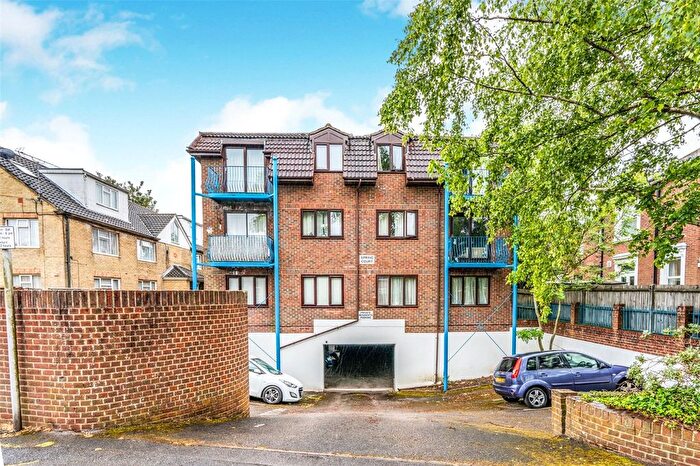 1 Bedroom Flat For Sale In Roberts Road, Southampton, Hampshire, SO15