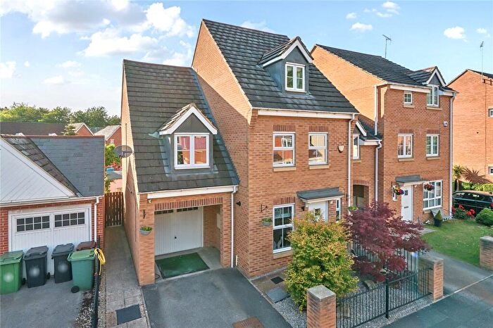 5 Bedroom Link Detached House For Sale In Troydale Park, Pudsey, West Yorkshire, LS28