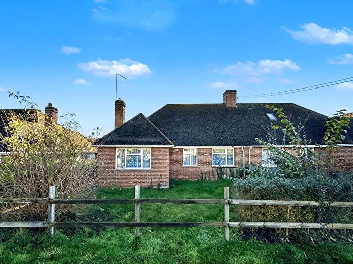 3 Bedroom Semi-Detached Bungalow For Sale In Home Close, Wootton, OX13