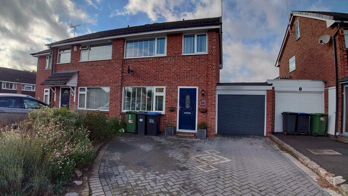 3 Bedroom House To Rent In Weale Grove, Warwick, CV34