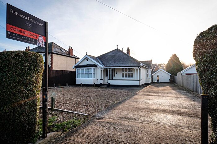 3 Bedroom Bungalow For Sale In Holderness Road, Hull, HU9