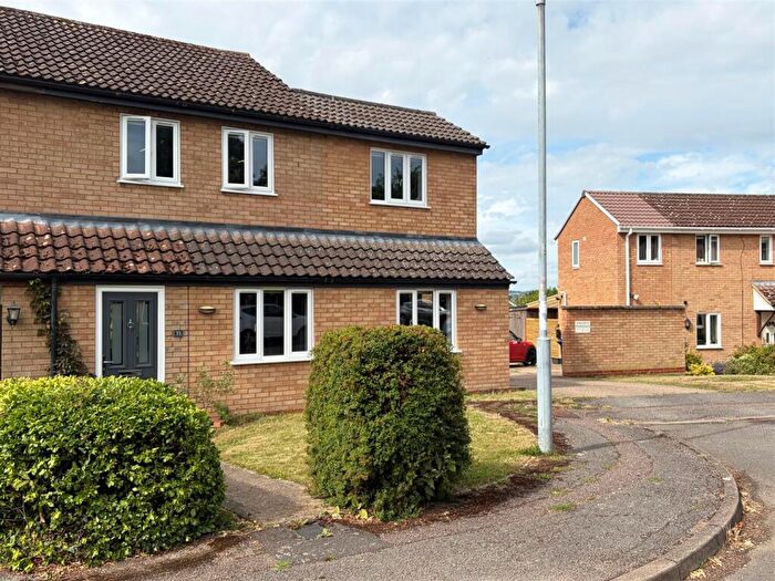3 Bedroom Semi-Detached House To Rent In Highover Way, Hitchin, SG4