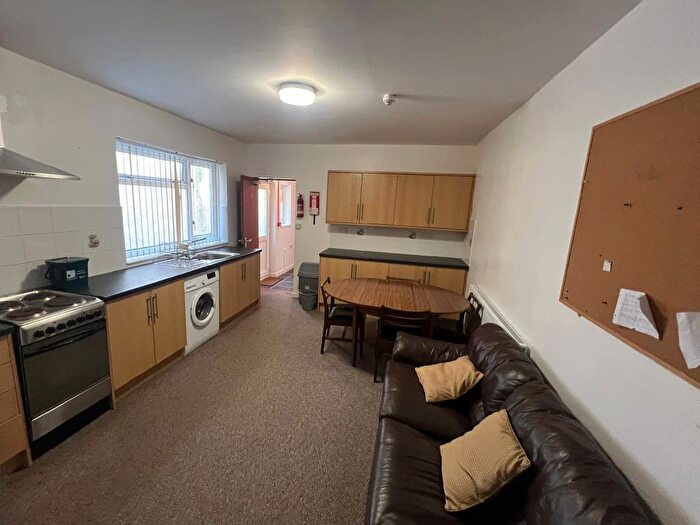 3 Bedroom Flat To Rent In Bryn Road, Swansea, SA2