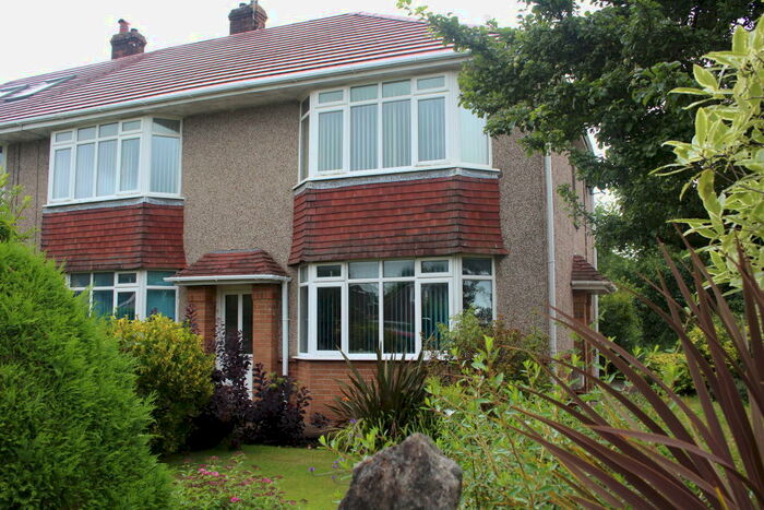 3 Bedroom Apartment To Rent In Saunders Way, Sketty, SA2