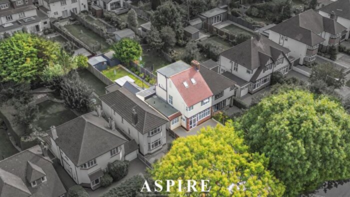 4 Bedroom Semi-Detached House For Sale In Hobleythick Lane, Westcliff-On-Sea, SS0