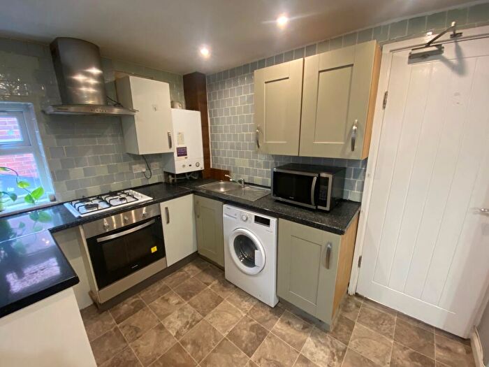 1 Bedroom Apartment To Rent In Walmsley Road, Leeds, LS6