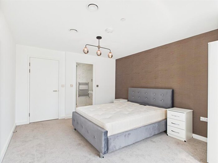 2 Bedroom Flat To Rent In Sheepcote Street, City Centre, Birmingham, B16