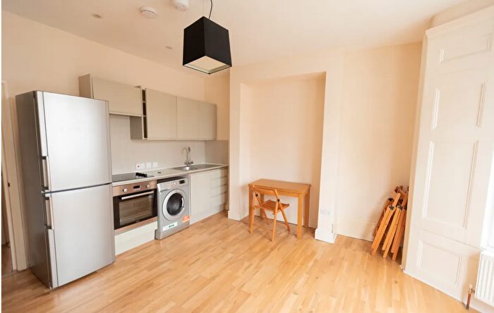 1 Bedroom Flat To Rent In Mayes Road, Wood Green, N22