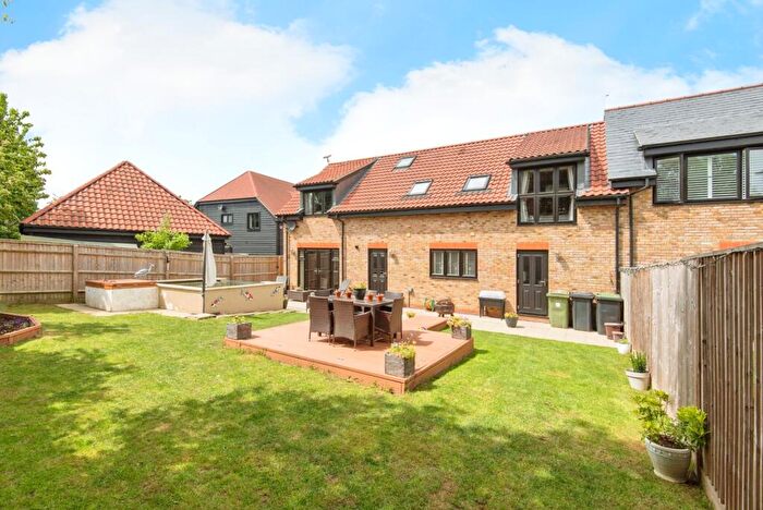 4 Bedroom Semi-Detached House For Sale In Middlefield Lane, Henlow, Bedfordshire, SG16