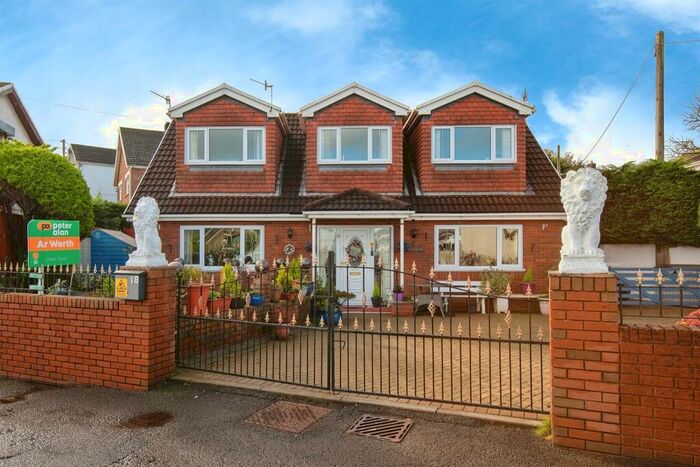 3 Bedroom Detached Bungalow For Sale In Farm Road, Heolgerrig, Merthyr Tydfil, CF48