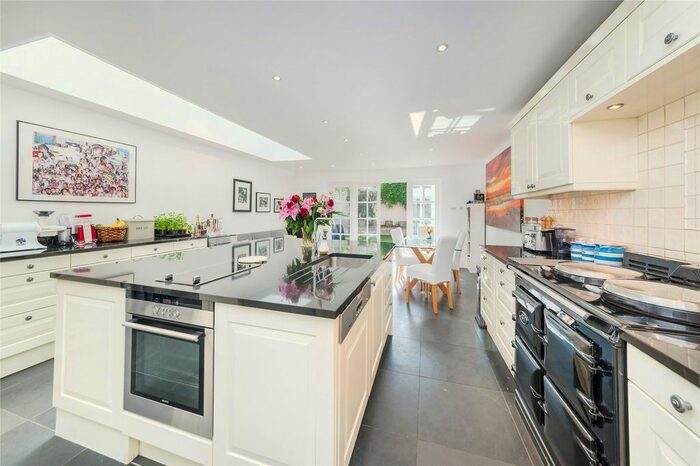 4 Bedroom End Of Terrace House To Rent In Trefoil Road, Wandsworth, London, SW18