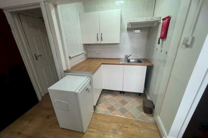 1 Bedroom Flat To Rent In Newport Road Cardiff, CF24