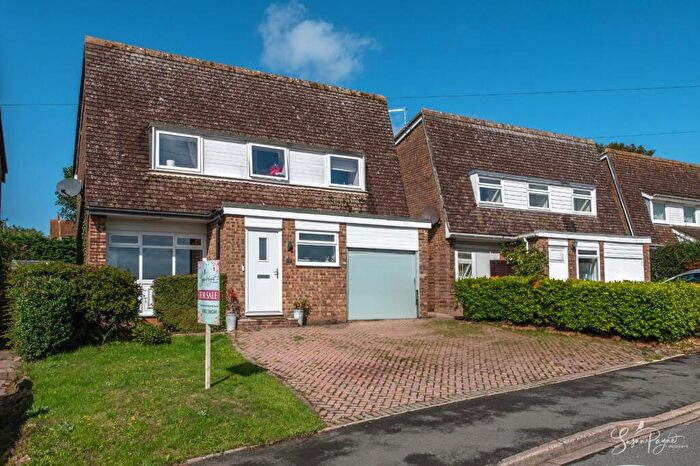4 Bedroom Detached House For Sale In St. Edmunds Walk, Wootton Bridge, Ryde, PO33