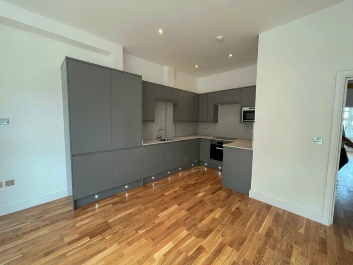 2 Bedroom Flat To Rent In Ballards Lane, Finchley, N3