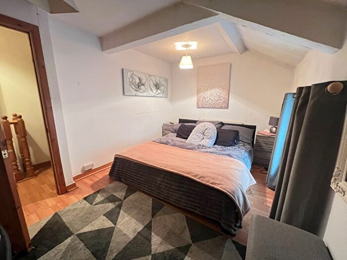 2 Bedroom Property To Rent In Long Row, Llanelli, SA15