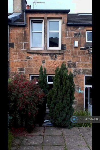 3 Bedroom Terraced House To Rent In Parkhill Road, Glasgow, G43