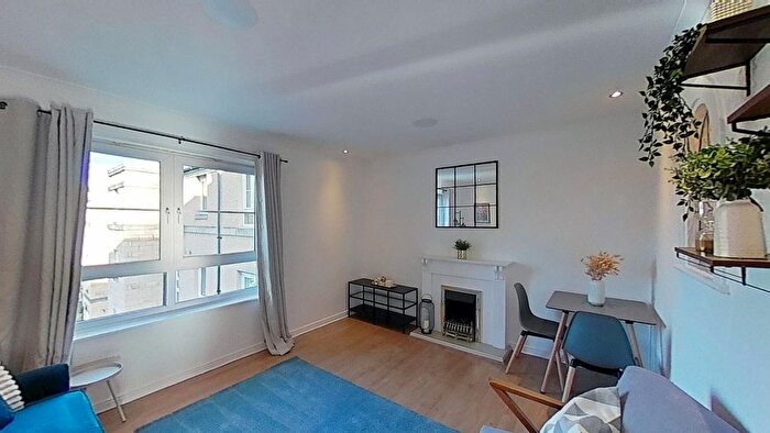 2 Bedroom Flat To Rent In Inglis Green Gait, Edinburgh, Midlothian, EH14