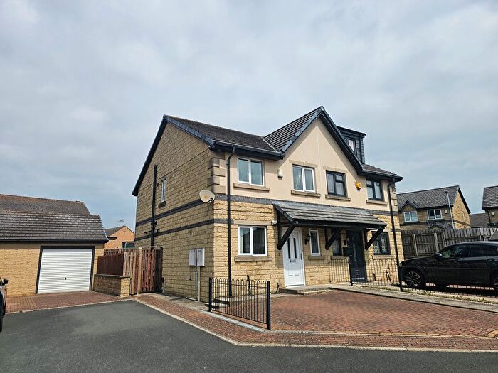 3 Bedroom Semi-Detached House To Rent In Coleshill Way, Bradford, BD4