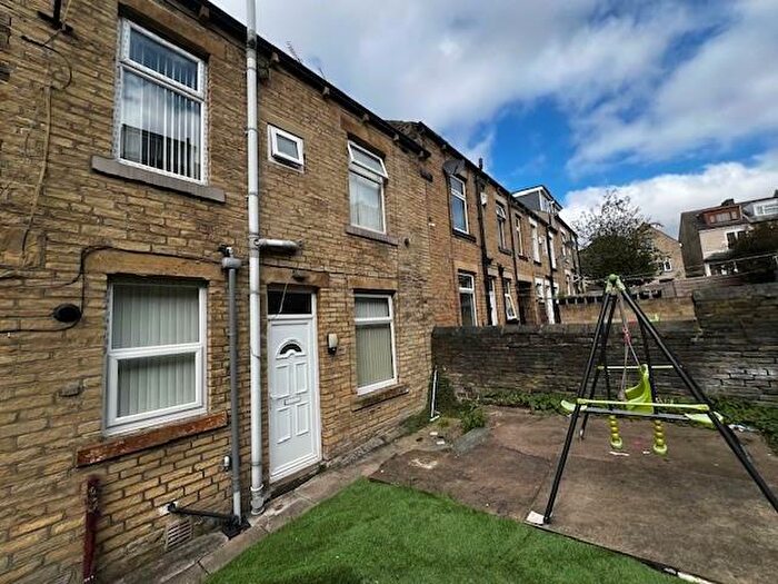 2 Bedroom Terraced House To Rent In Wingfield Street, Bradford, BD3