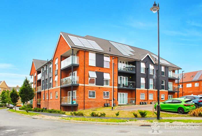 2 Bedroom Apartment For Sale In Garland Rise, Weldon, Swanscombe, DA10