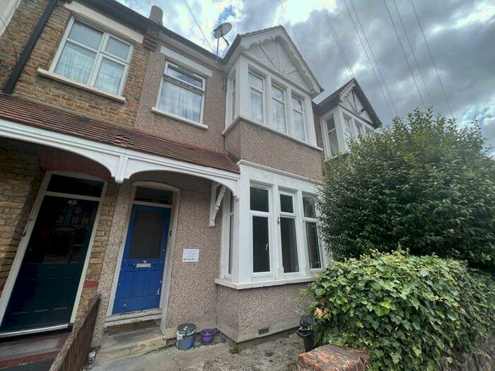 1 Bedroom Flat To Rent In Wenham Drive, Westcliff-On-Sea, SS0