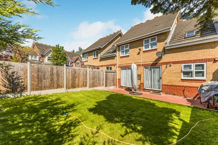 4 Bedroom Detached House To Rent In Sutton, Surrey, SM2