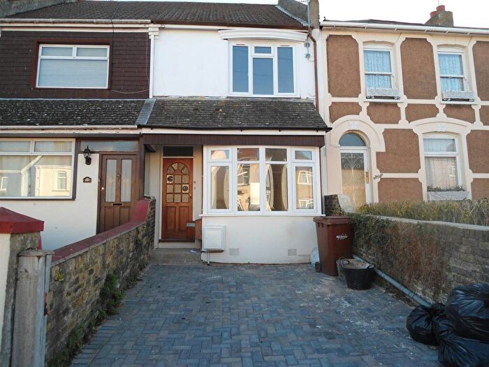 1 Bedroom Flat To Rent In Napier Road, Gillingham, ME7