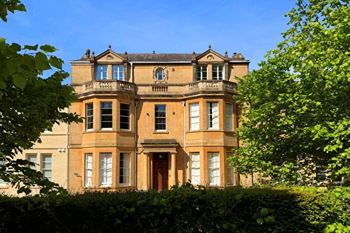 2 Bedroom Flat For Sale In Lansdown Road, Bath, BA1