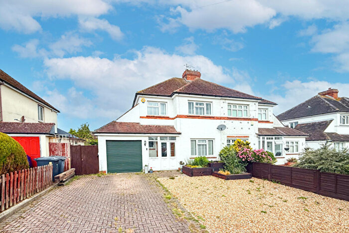 Semi-Detached House For Sale In Western Avenue, Polegate, East Sussex, BN26