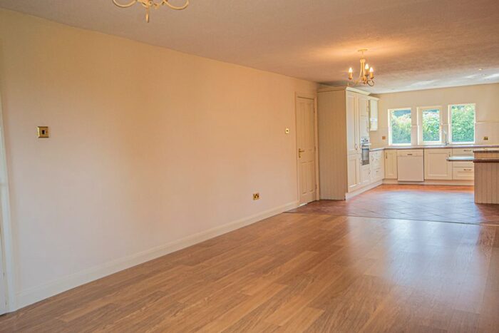 5 Bedroom Detached House To Rent In Wakefield Road, Grange Moor, Wakefield, WF4