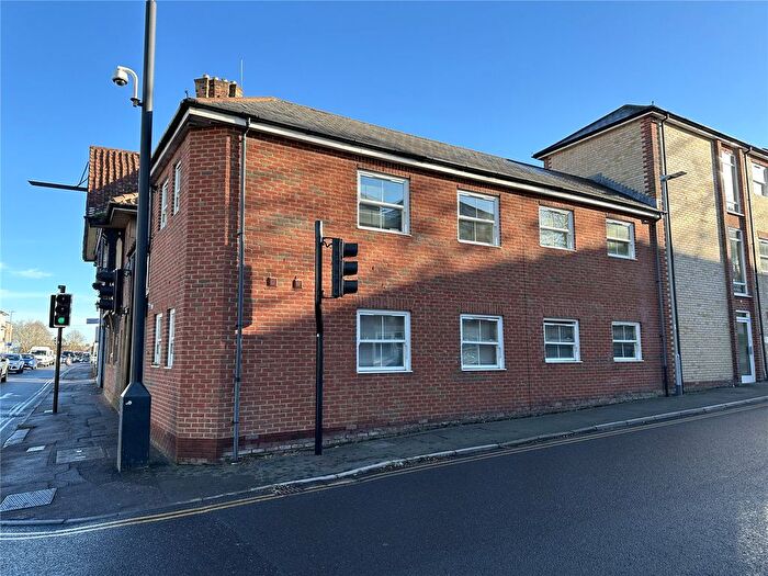 2 Bedroom Flat To Rent In Victoria Street, Taunton, Somerset, TA1
