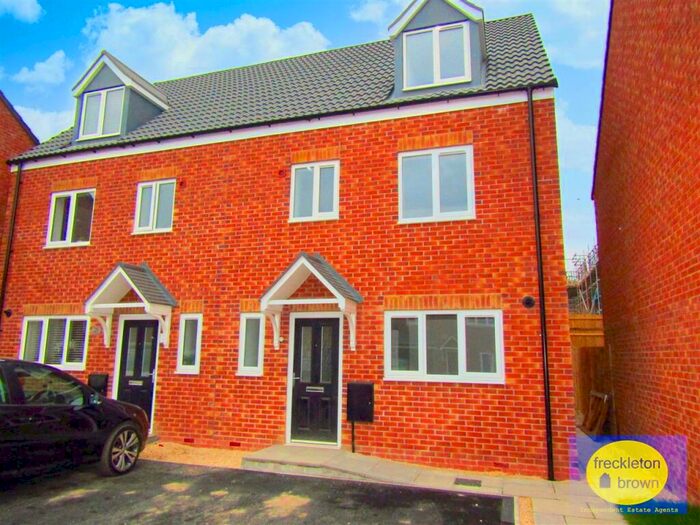 4 Bedroom Semi-Detached House To Rent In Beamlight Road, New Eastwood, Nottingham, NG16