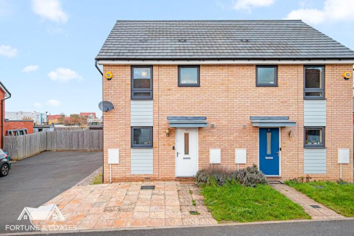 3 Bedroom Semi Detached House For Sale In Blackthorn Drive, Harlow, CM17