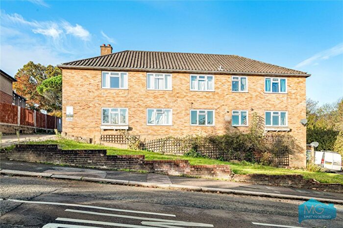 2 Bedroom Flat For Sale In York Road, New Barnet, Barnet, EN5