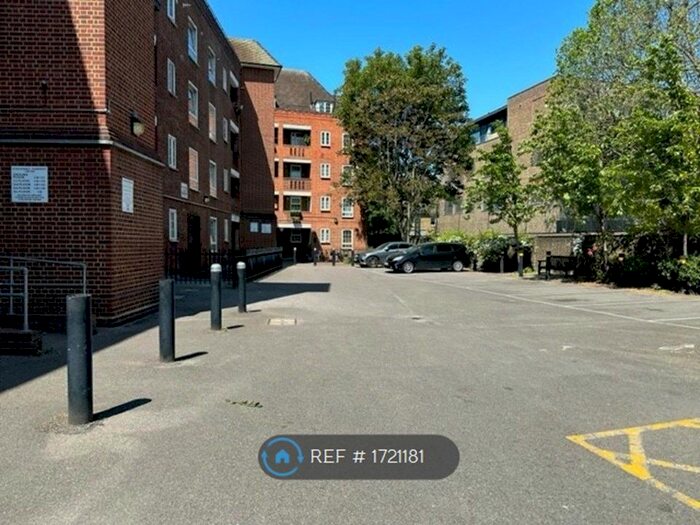 3 Bedroom Flat To Rent In Stockwell Gardens, London, SW9