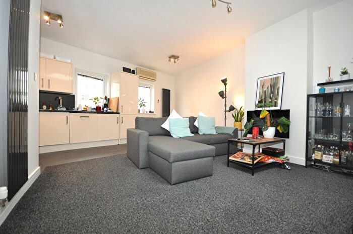2 Bedroom Flat To Rent In Lansdown Crescent Lane, Lansdown, Cheltenham, GL50