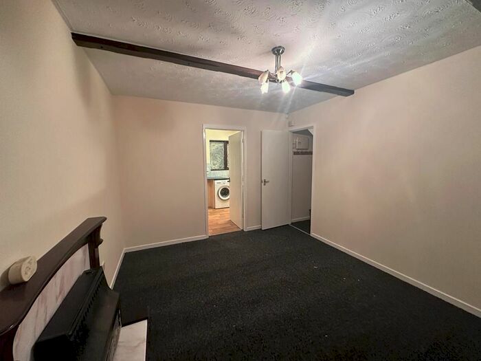 2 Bedroom Semi-Detached House To Rent In Castle Street, Darlaston, Wednesbury, WS10