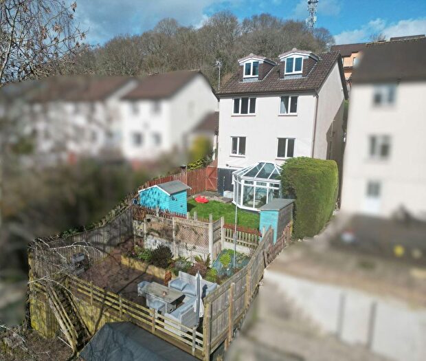 4 Bedroom Detached House For Sale In Barton Drive, Newton Abbot, TQ12