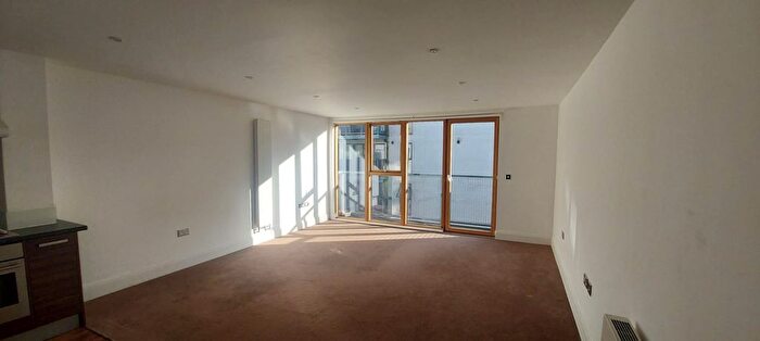 2 Bedroom Flat To Rent In Lea Bridge Road, London, E5