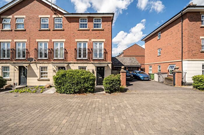 3 Bedroom Detached House For Sale In Alderley Road, Swindon, Wiltshire, SN25