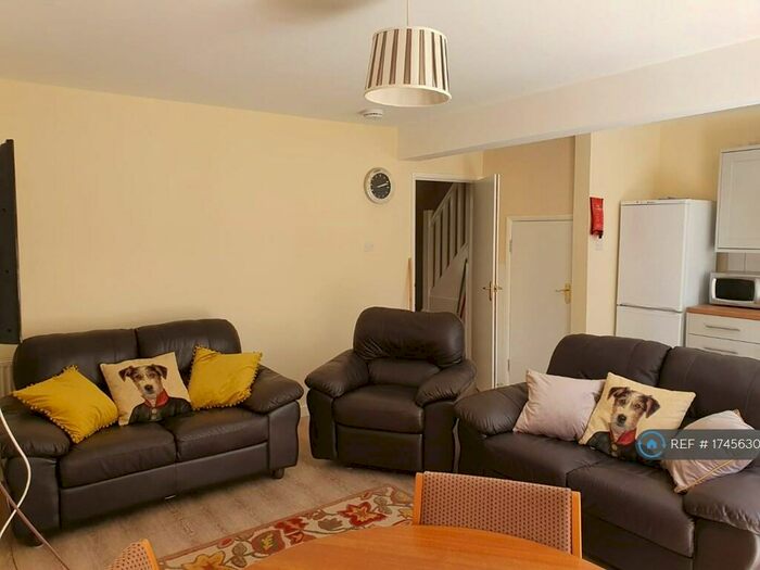 5 Bedroom Terraced House To Rent In Hollis Road, Coventry, CV3