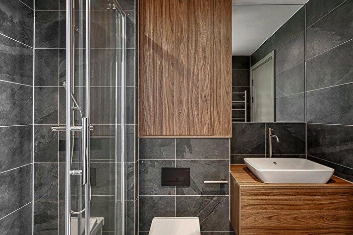2 Bedroom Apartment To Rent In A Spinners Way, Manchester, M15