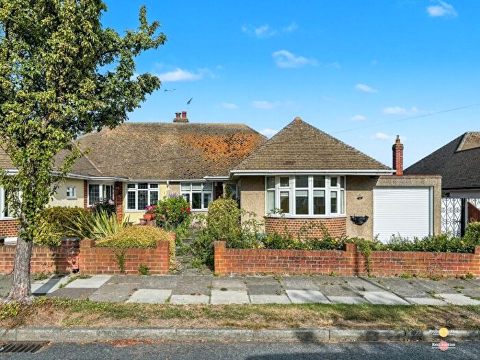 2 Bedroom Apartment For Sale In Chelsworth Crescent, Southend-on-Sea, Essex, SS1