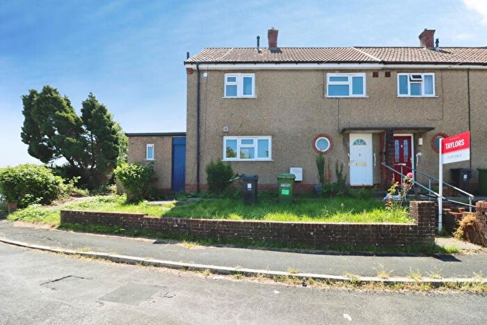 3 Bedroom Semi Detached House For Sale In Hunters Drive, Kingswood, Bristol, BS15