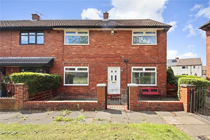 3 Bedroom Semi-Detached House For Sale In Lingshaw, Leam Lane, Gateshead, NE10