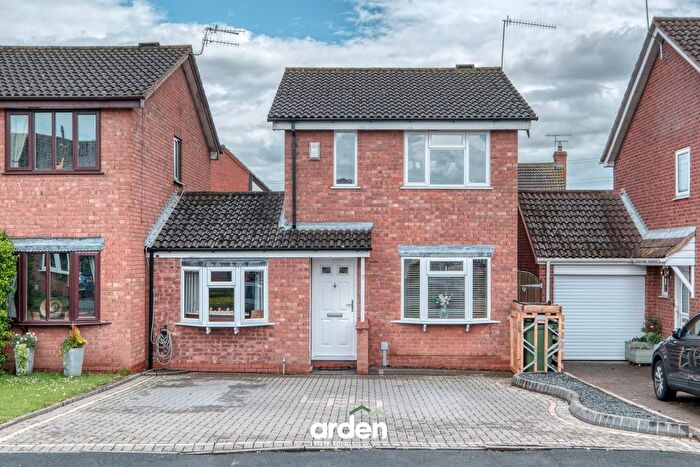4 Bedroom Link Detached House For Sale In Foxglove Road, Worcester, WR5